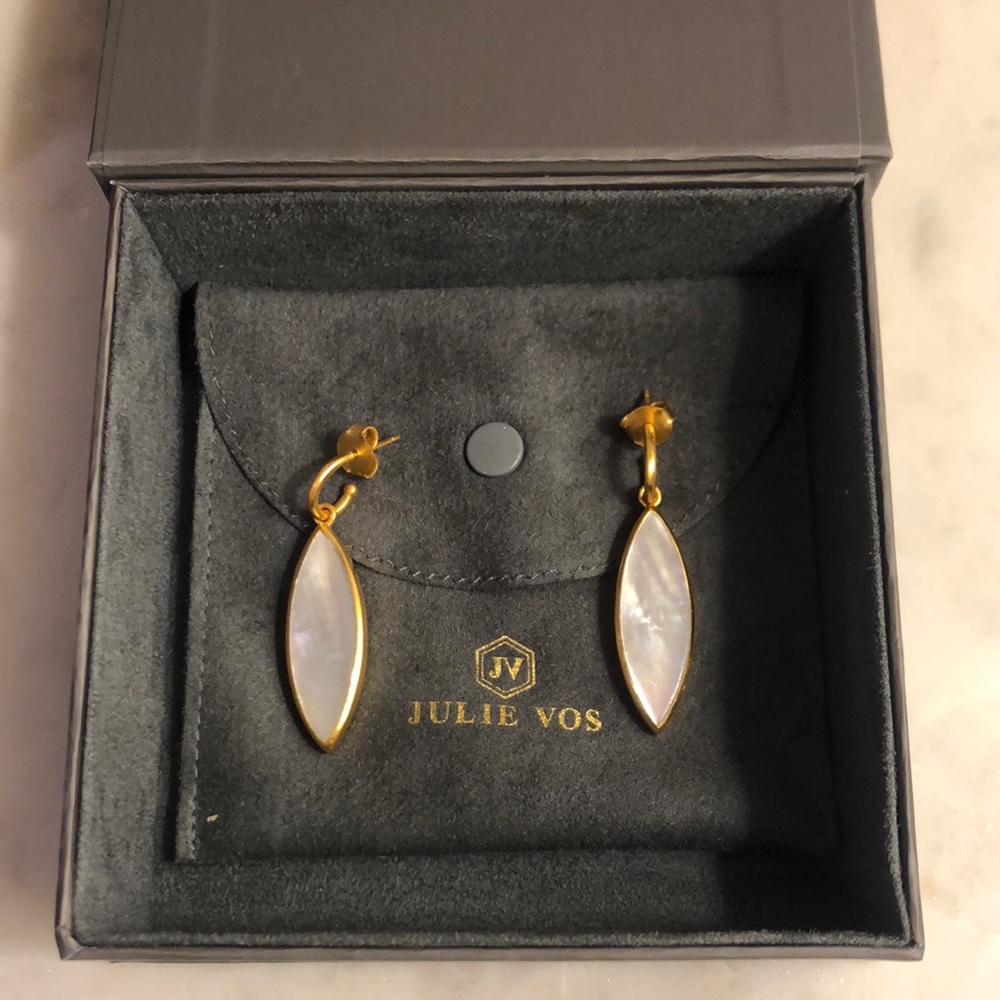 Julie Vos Hoop & Charm